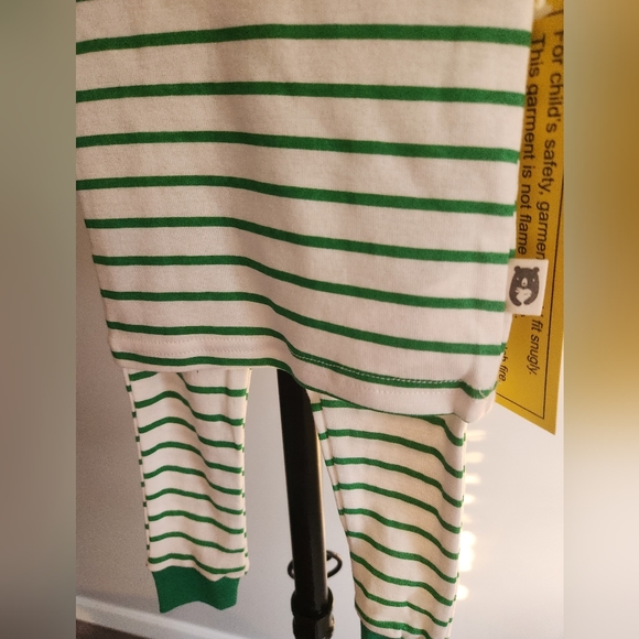 Size 12 months 100% organic cotton Christmas pajama set 12 months - Picture 3 of 8